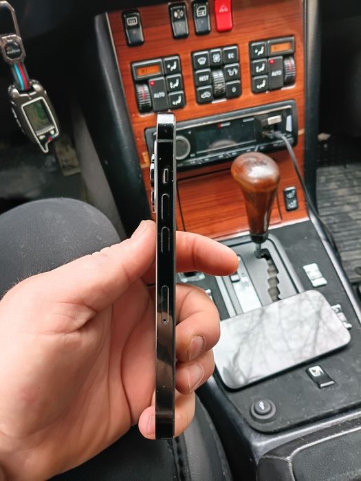 Продам Айфон 14 про