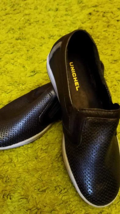 Продам красивые детские ботинки