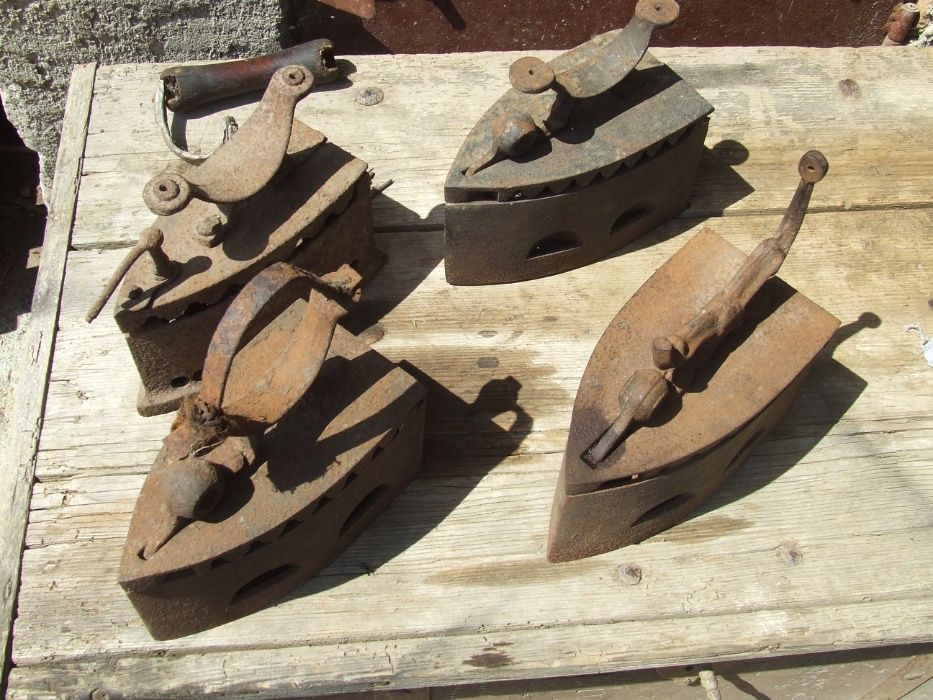 Fier de calcat cu carbuni, pt colectionari