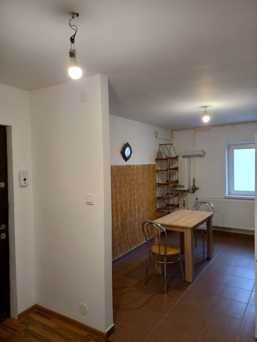 Apartament  3 camere de închiriat
