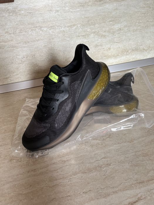 Маратонки чисто новии