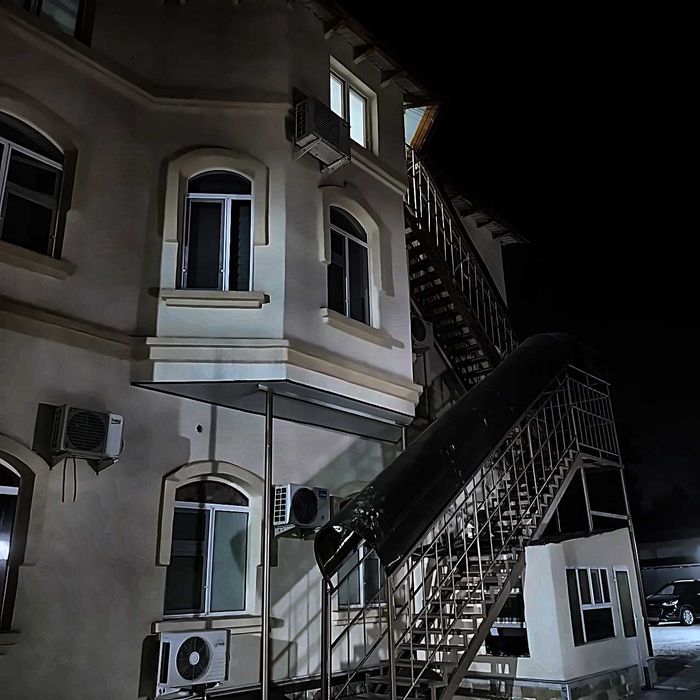 Сдаётся в аренду коммерческое здание 1400 м² на участке 24 сотки