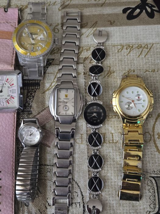 Лот стилни дамски часовници