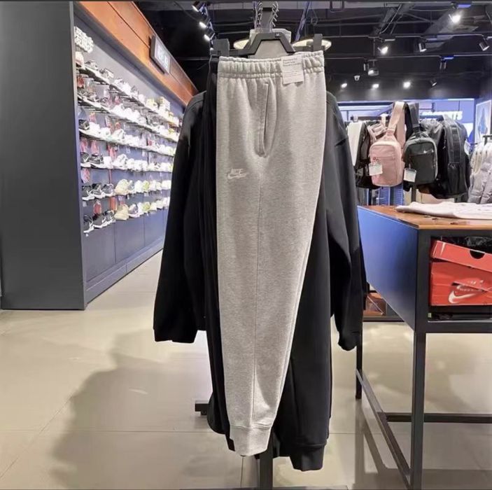 Сиви панталони на nike
