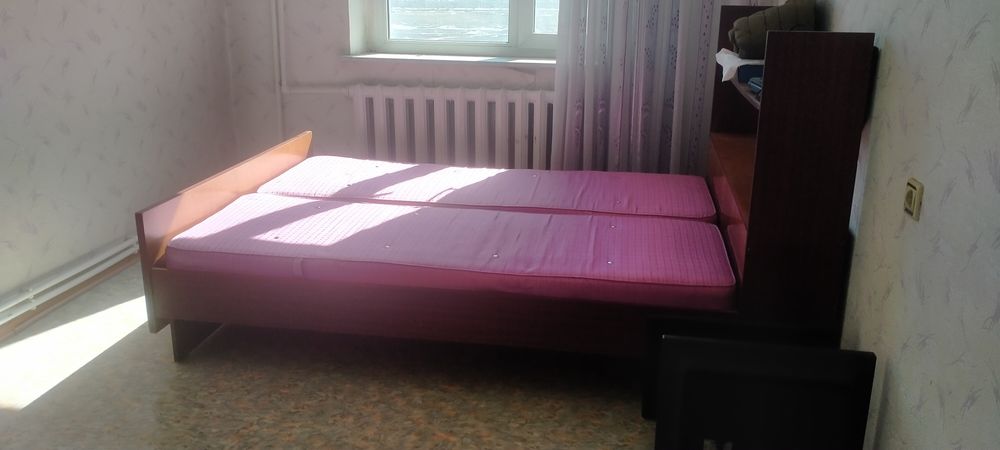 Кровать двуспальная.
