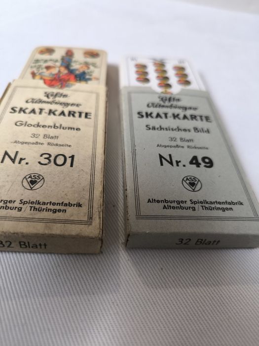 Продавам две тестета карти Altenburger Скат карти