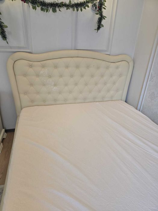 Pat tapitat 160x200 cu lada depozitare si mecanism rabatabil