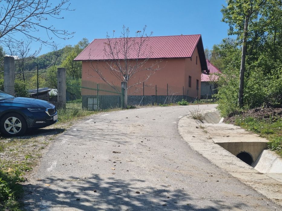 Teren in zona Calimanesti-Caciulata, cu iesire la parau