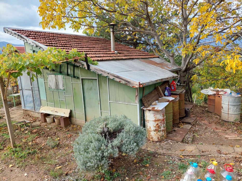 Продавам вила в местността "Роджевото" над "Самолета"