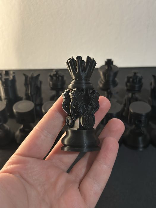 Engine chess set