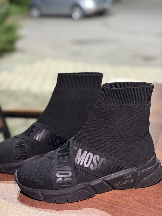 Обувки love moschino