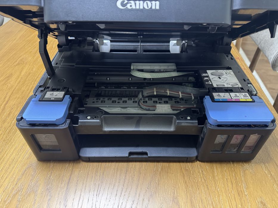 Rangli printer 3*1 srochna sotiladi