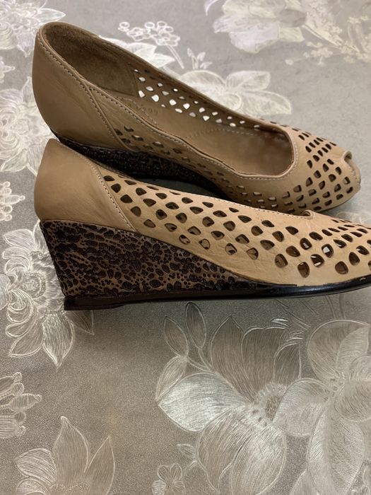 Продам женские туфли