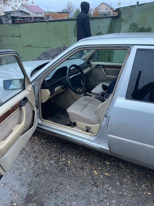 Mercedes Benz 124 E220