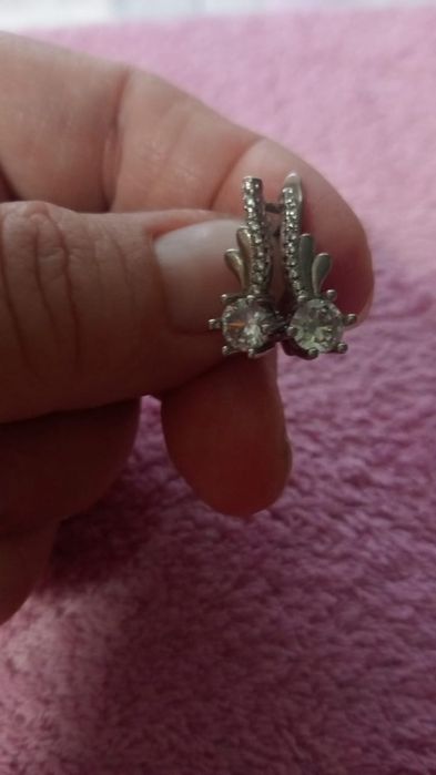 Продам сережки  новые