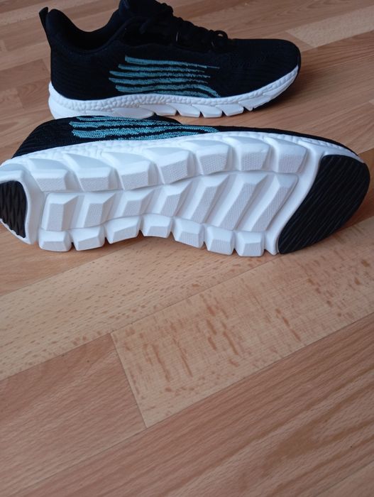 Продам кроссовки