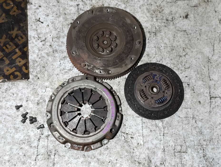 Комплект сцепления маховик корзина диски Suzuki M16A Liana