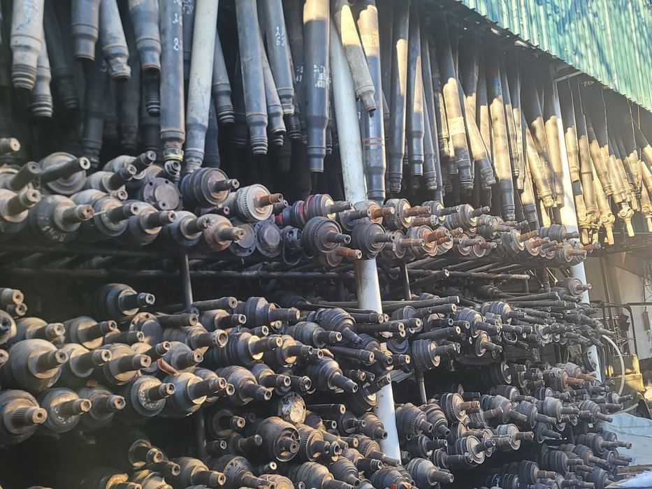 Редуктора на мерс ,карданы,гранаты