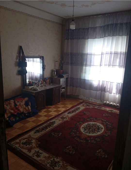 Код 852  Продается 4/3/5 ком квартиру куйлюк массив 6