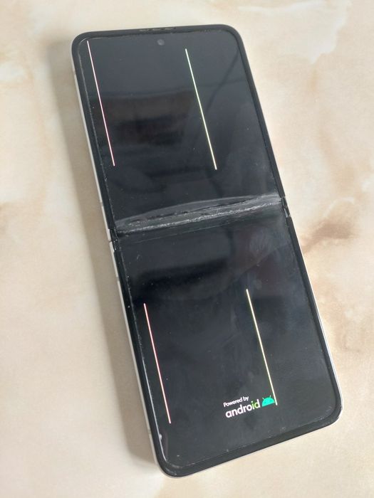 [Flip3] Vând Samsung Galaxy Z Flip 3 5G [pentru piese] //poze reale