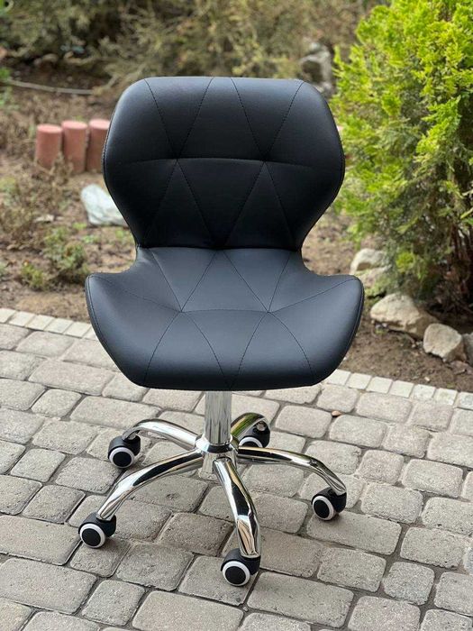 Кресло на колесиках "ракушка"