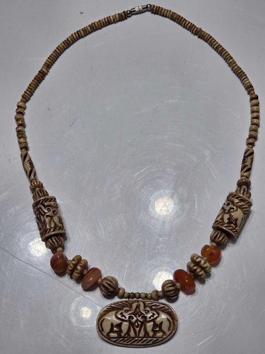 Lot vintage de 8 lanturi deosebite si frumoase