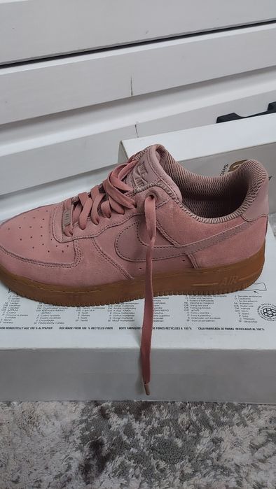 Кроссовки женские