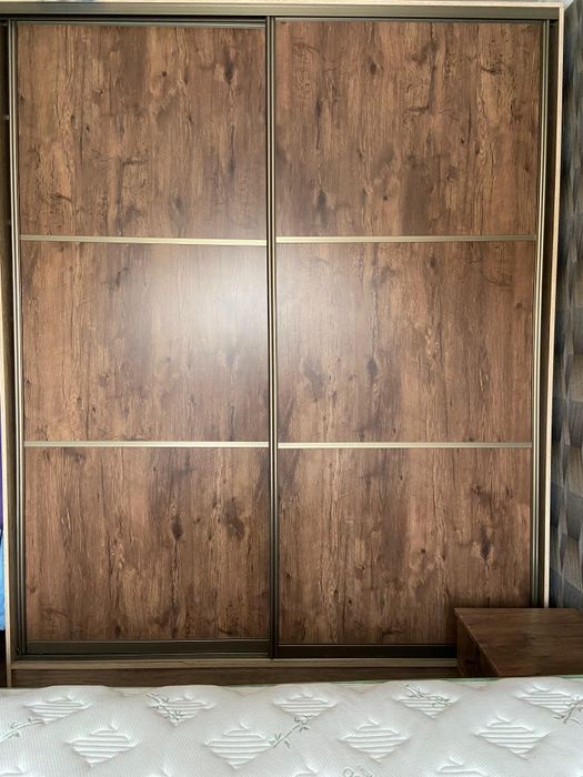 Продам спальный гарнитур .