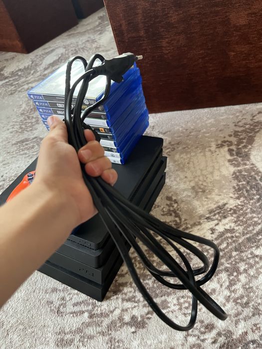 Продавам ps4 и ps4 pro