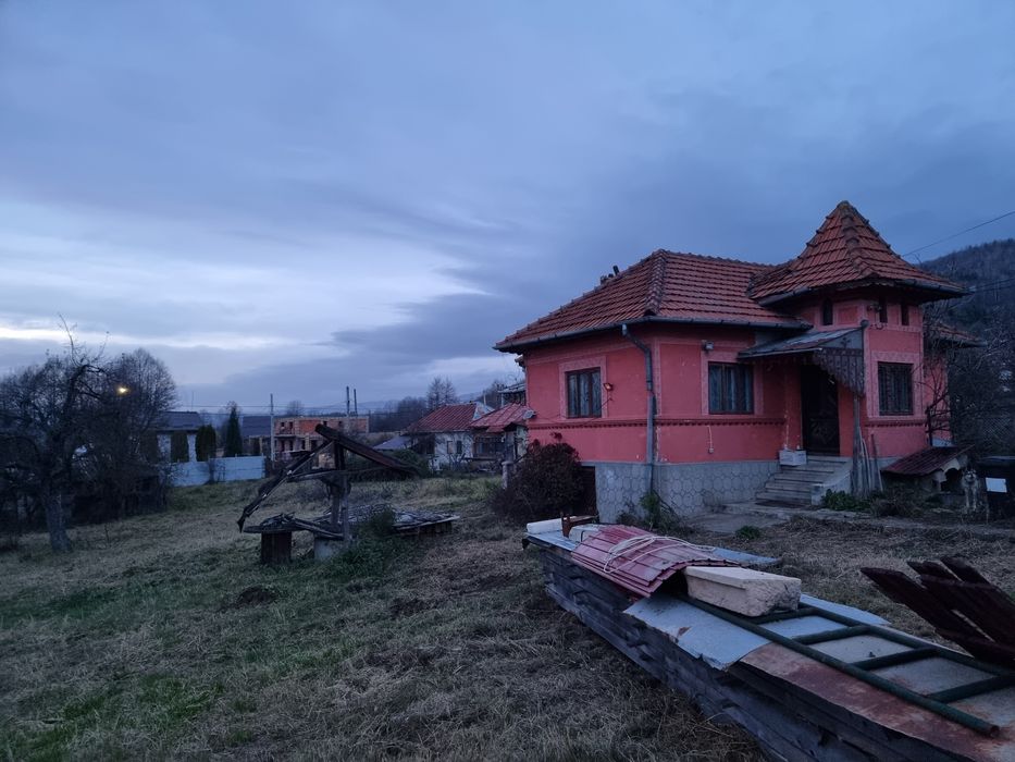 Vând casa strada poligonului plus 600 m