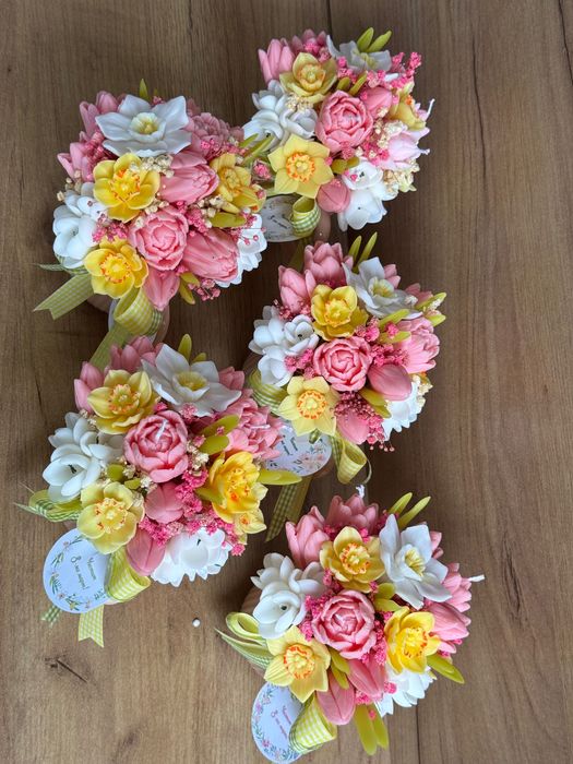 Пролетни букетчета от восък за 8 март