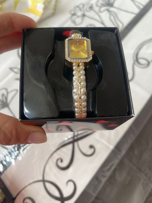 Продаются  часы в подарок к празднику 8 марта