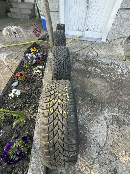Продавам 4 броя зимни гуми LASSA snowayes 4 205/60/16