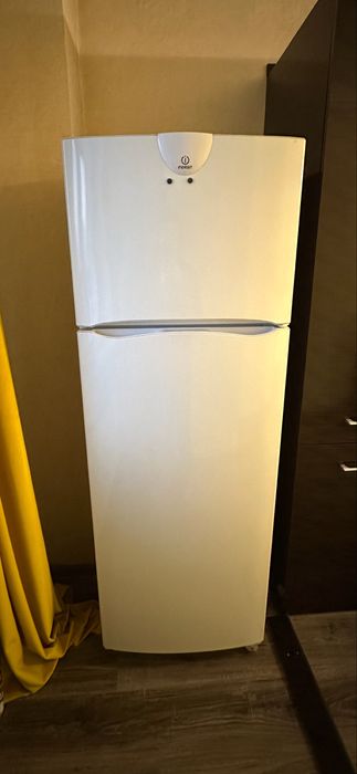 Холодильник indesit