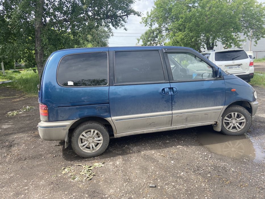 Продам Nissan Serena 1,6.
