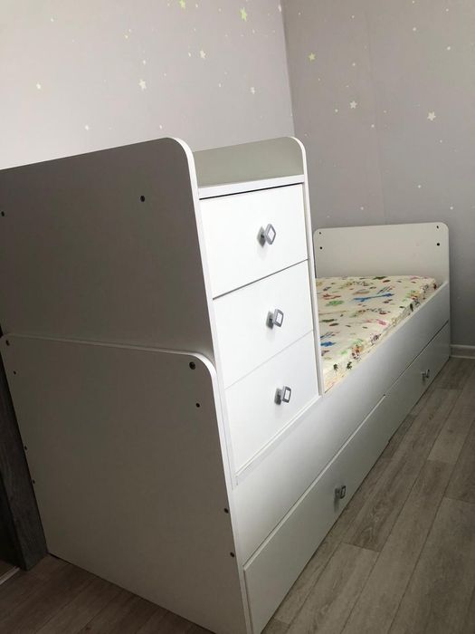 Детская кроватка