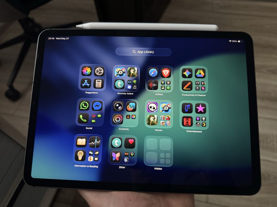 iPad Pro 11" Gen 3, 128 GB + husa cu tastura + pen
