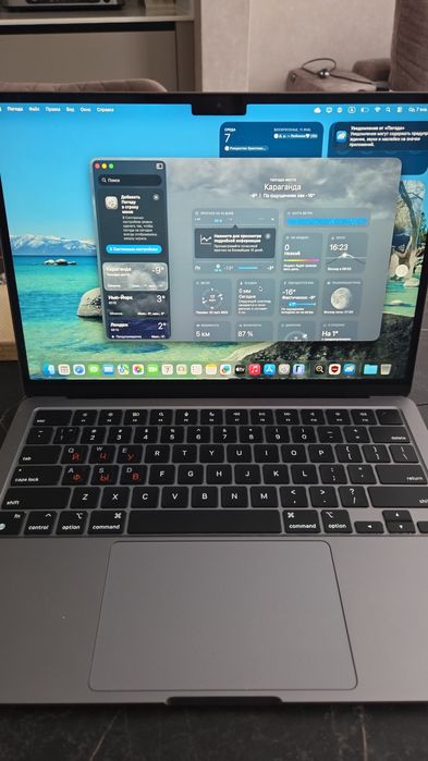 Продам MacBook Air 13 M2