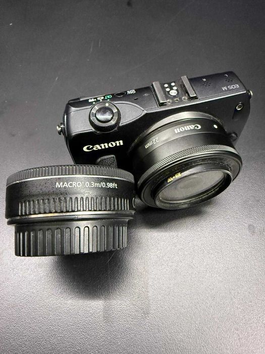 Canon EOS M + Obiectiv Canon 40mm