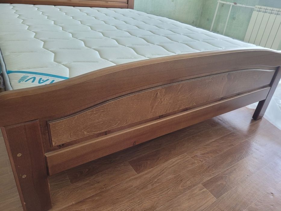 Продам диван дерево