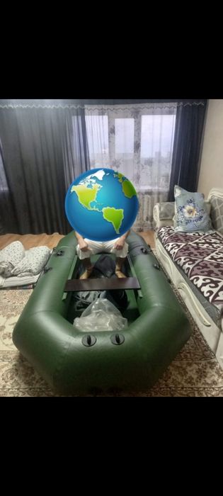 Продам лодку срочно новую с документами веслами насос в упоковке