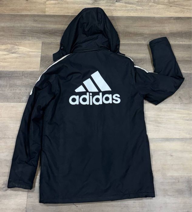 черная куртка adidas