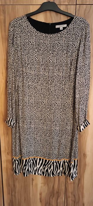 Продавам дамска рокля Comma