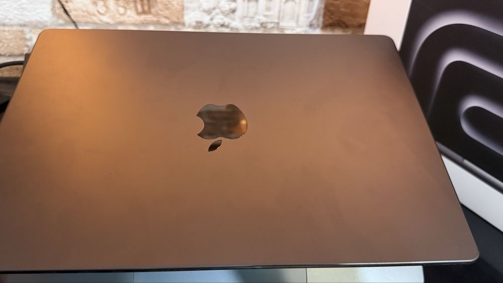 Macbook pro M4 16/512 (14,2)