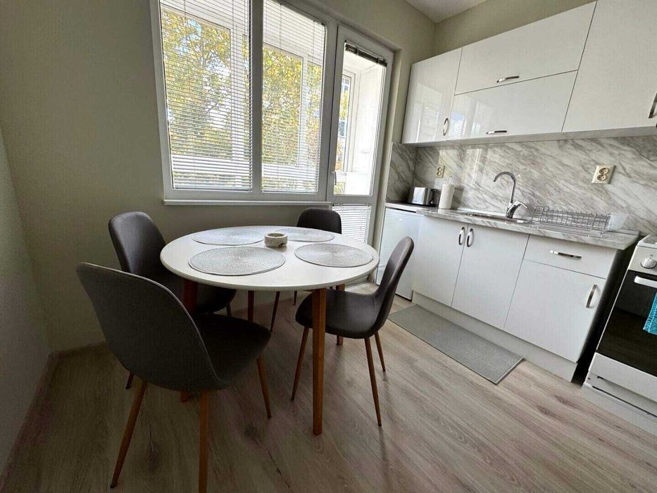 Дава се под наем Двустаен апартамент в Варна, Цветен квартал - 62 кв.м за 500 € - Снимка #2