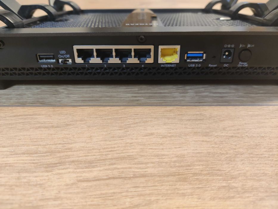 Vand router NetGear R8000 Nighthawk X6 Tri-Band AC3200