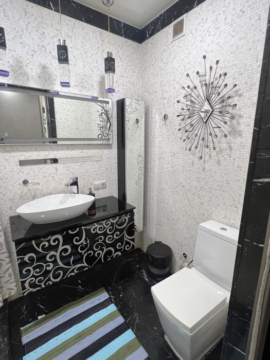 Метро айбек. Люкс квартира посуточно в центре. Только гостьям столицы.