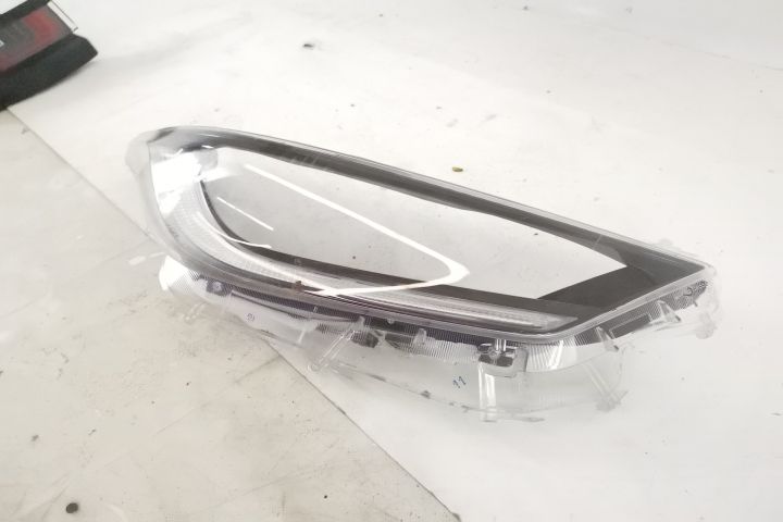 Оригинално Дясно Предно Стъкло / Toyota Yaris XP210 Оригинално дясно п