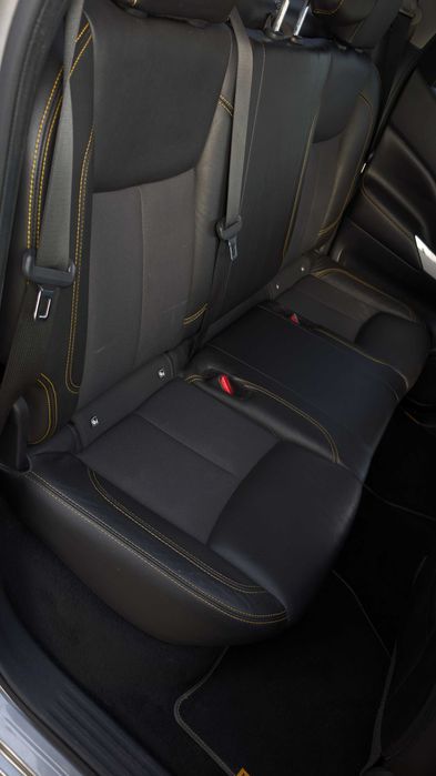 Nisan Navara Black edition