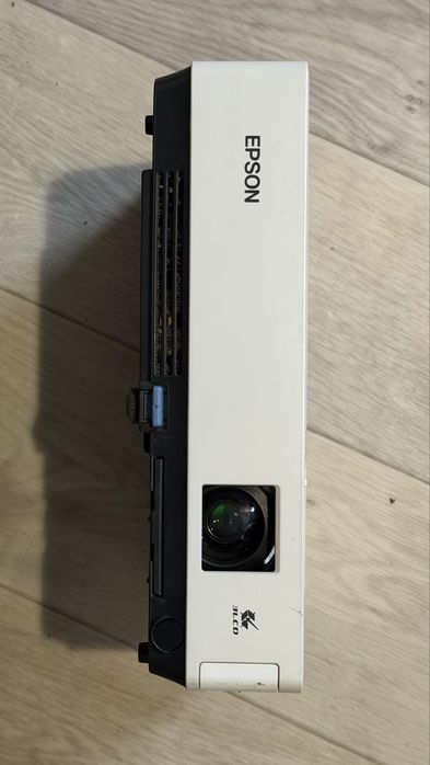 Проектор Epson EMP-1715 (как есть, не проверял)